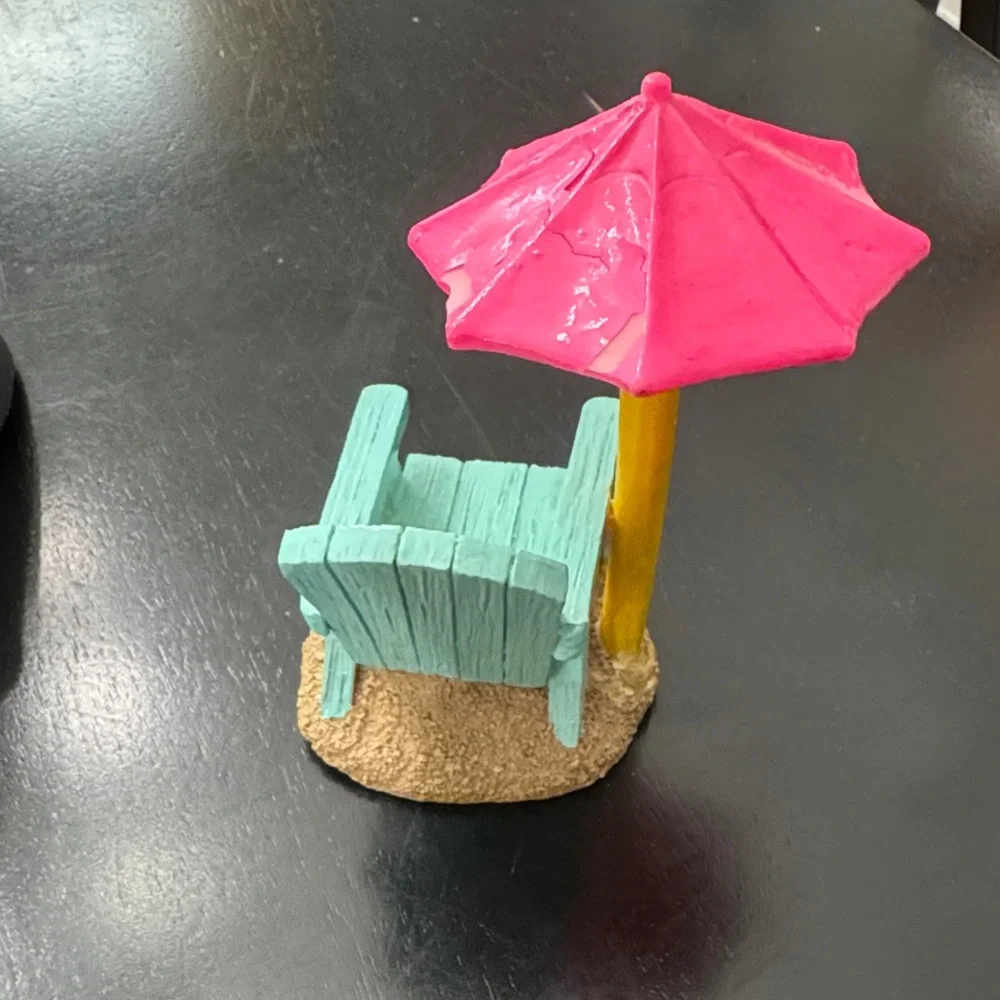 Set of aquarium figurines